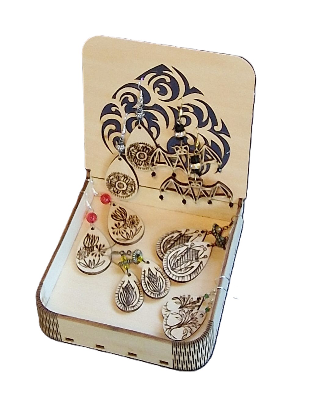 Korvarongad Valgel Taustal